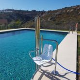 Grua de piscina CP Manilva - Sabinillas