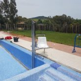 Grúa de piscina en Piscina Pública de Alcalá de los Gazules