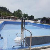 Grúa de piscina en Piscina Pública de Alcalá de los Gazules